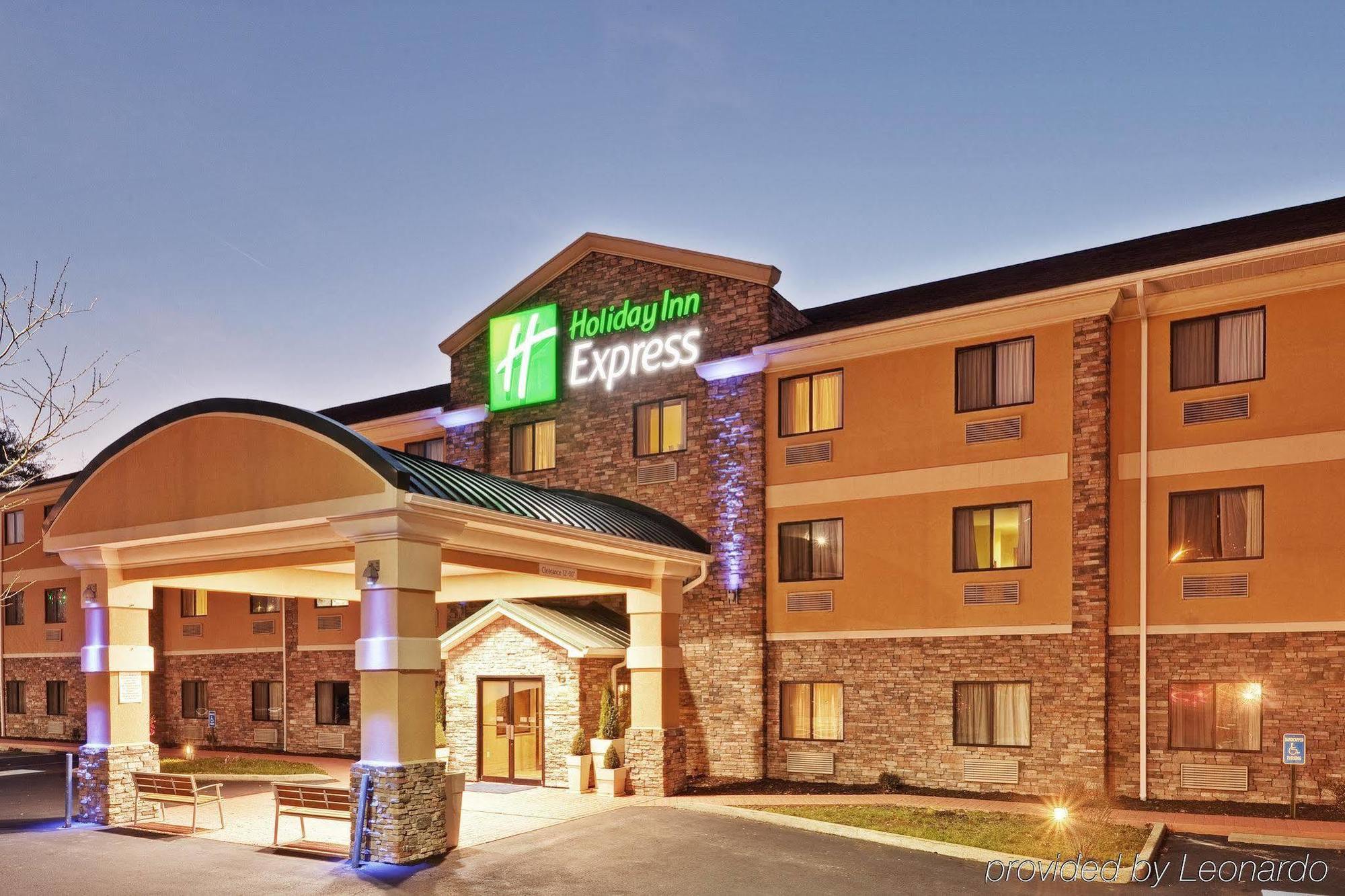 Holiday Inn Express Winfield - Teays Valley Hurricane Exterior foto